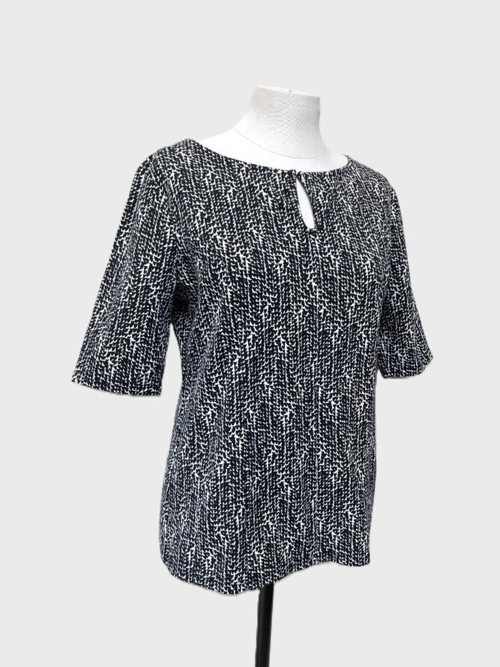 Ann Taylor Black & White Stretch Blouse – Size L
